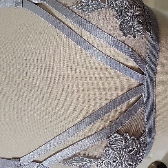 ESSUE Women's S Gray Sheer Floral Bralette - Picture 3 of 6